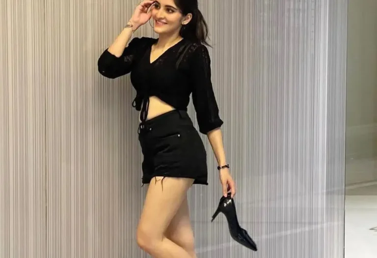 Indian Call Girls in Downtown balck nighty